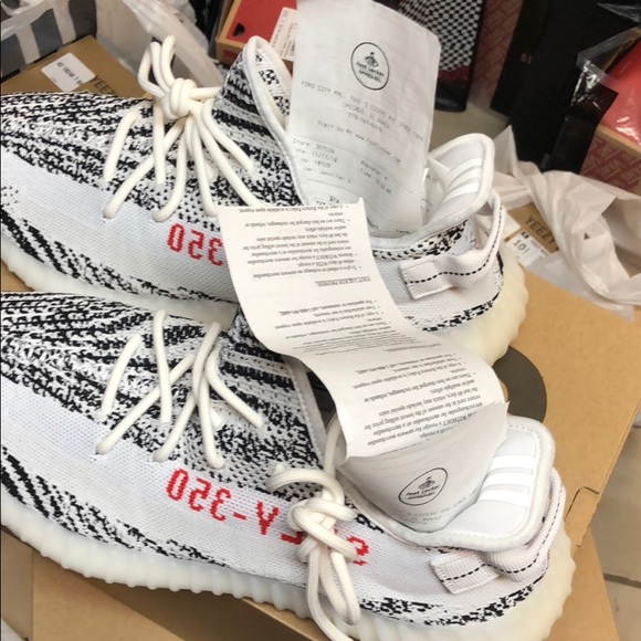 Yeezy Boost 350 V2 - Picture 2 of 6